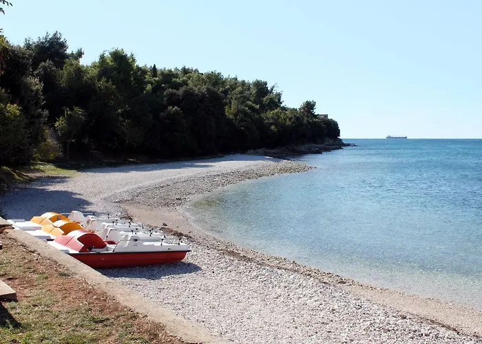 With Parking Space - 7646 Pula