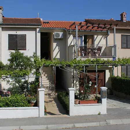 With Parking Space - 7646 * Pola