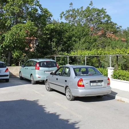 With A Parking Space - 7646