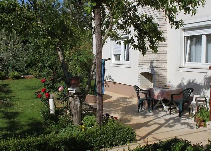 With Parking Space - 7646 * Pula