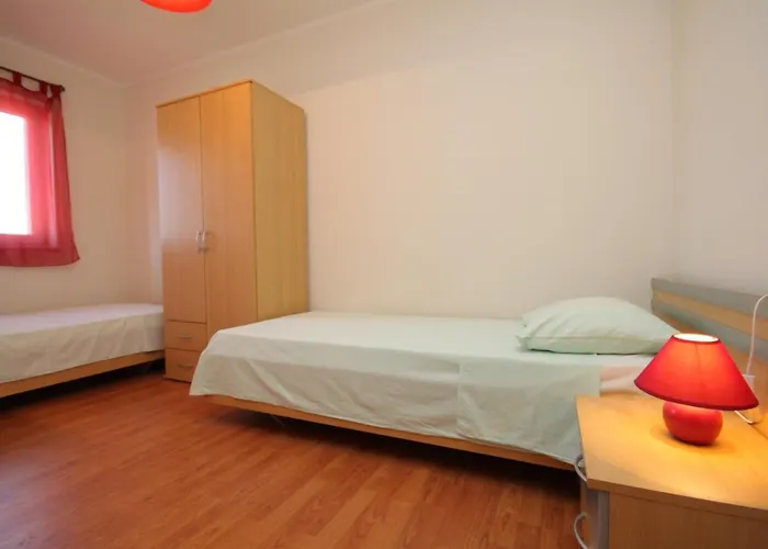 Apartments With Parking Space Pula - 7646 * Pula